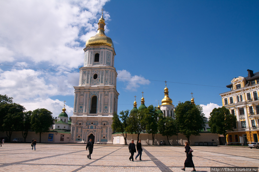 Колокольня Софийского собора была построена по заказу гетмана Мазепы. До сегодняшнего дня сохранился колокол, отлитый также по его заказу, который находится на втором этаже колокольни и носит название «Мазепа». Киев, Украина