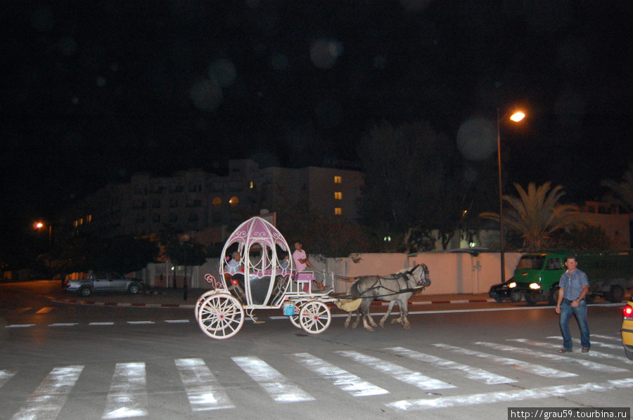 Вези меня извозчик по гулкой мостовой... Хаммамет, Тунис