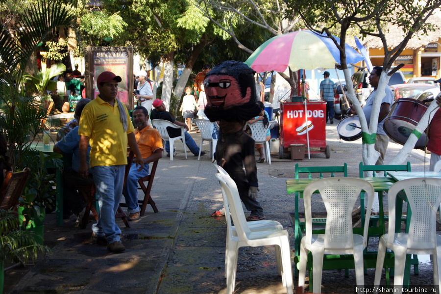 На центральной площади Гранады Гранада, Никарагуа
