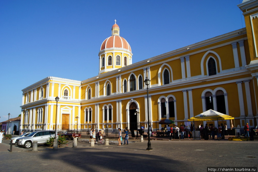 На центральной площади Гранады Гранада, Никарагуа