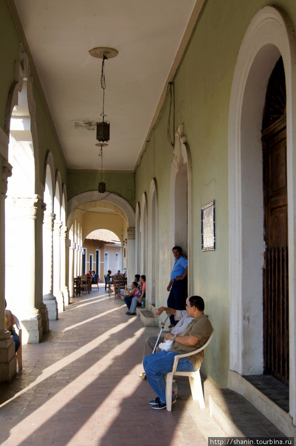 На центральной площади Гранада, Никарагуа