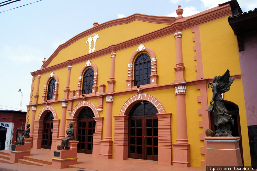 Театр в Леоне Леон, Никарагуа