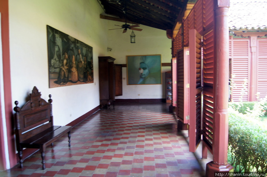 В художественной галерее Леона Леон, Никарагуа
