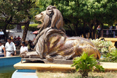 Лев. На центральной площади в Леоне