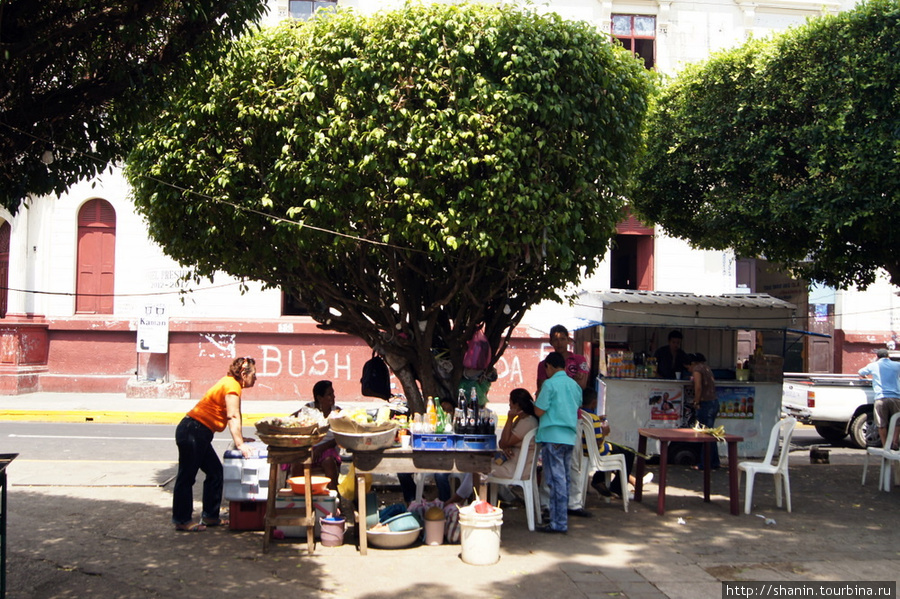 На центральной площади в Леоне Леон, Никарагуа