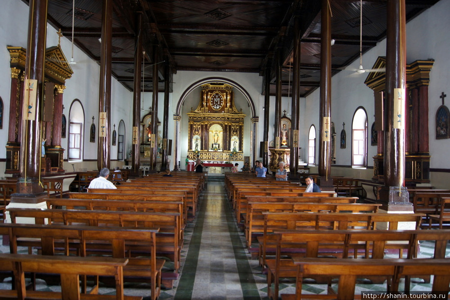 В церкви Ла Реколексион в Леоне Леон, Никарагуа