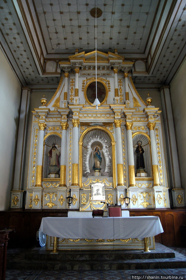 Алтарь церкви Святого Франциска в Леоне Леон, Никарагуа