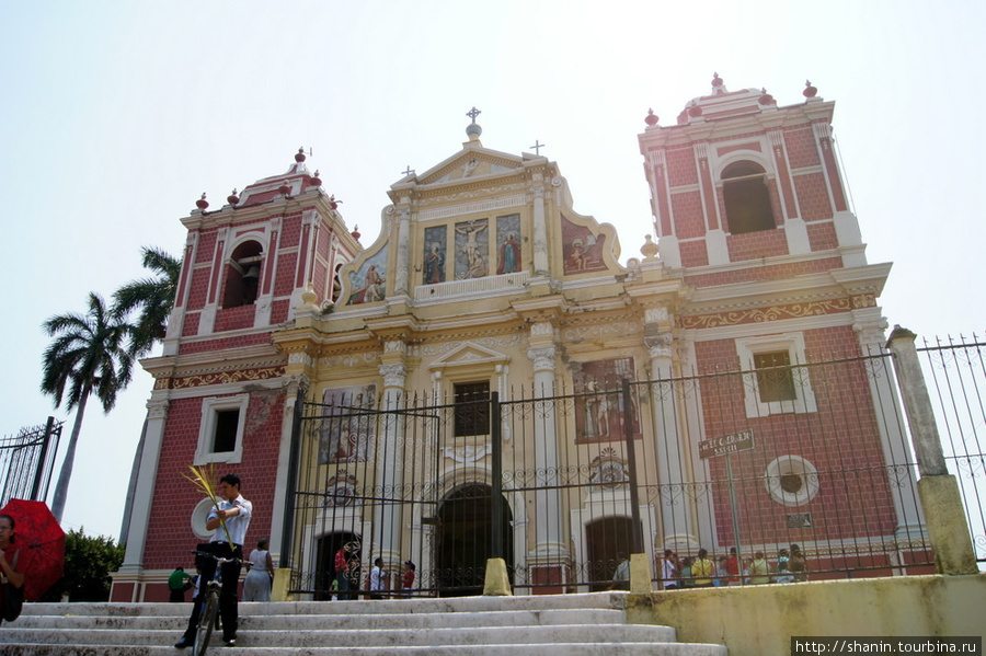 Церковь Голгофы на холме в Леоне Леон, Никарагуа