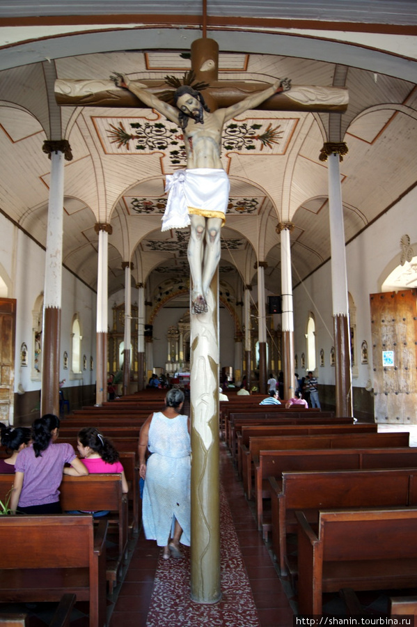 В церкви Голгофы Леон, Никарагуа