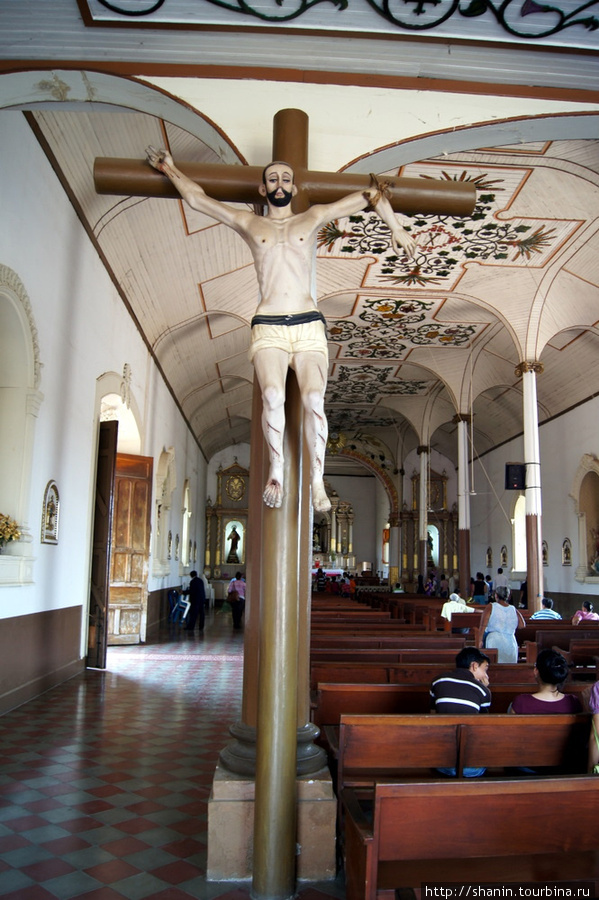 В церкви Голгофы Леон, Никарагуа