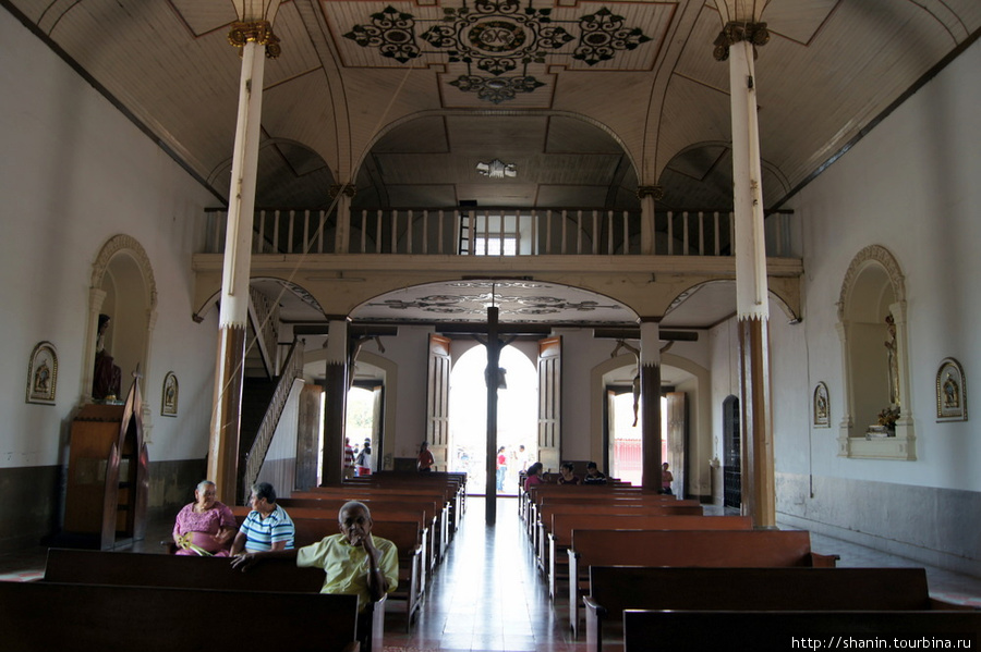 В церкви Гологофы в Леоне Леон, Никарагуа