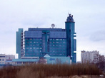 Зимой и летом зеленым цветом — это ООО Сургутгазпром.