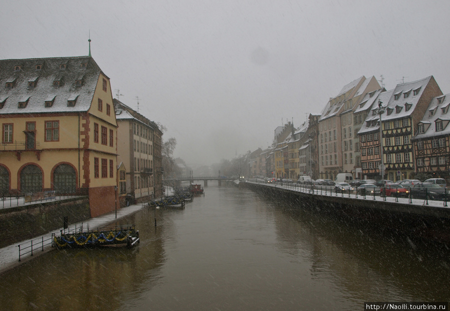 Рождественский снег в столице Европейского союза Страсбург, Франция