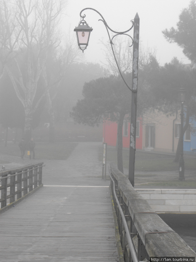 Бурано в зимнем тумане Остров Бурано, Италия