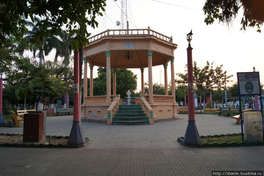 Центральная площадь в Ривасе Ривас, Никарагуа