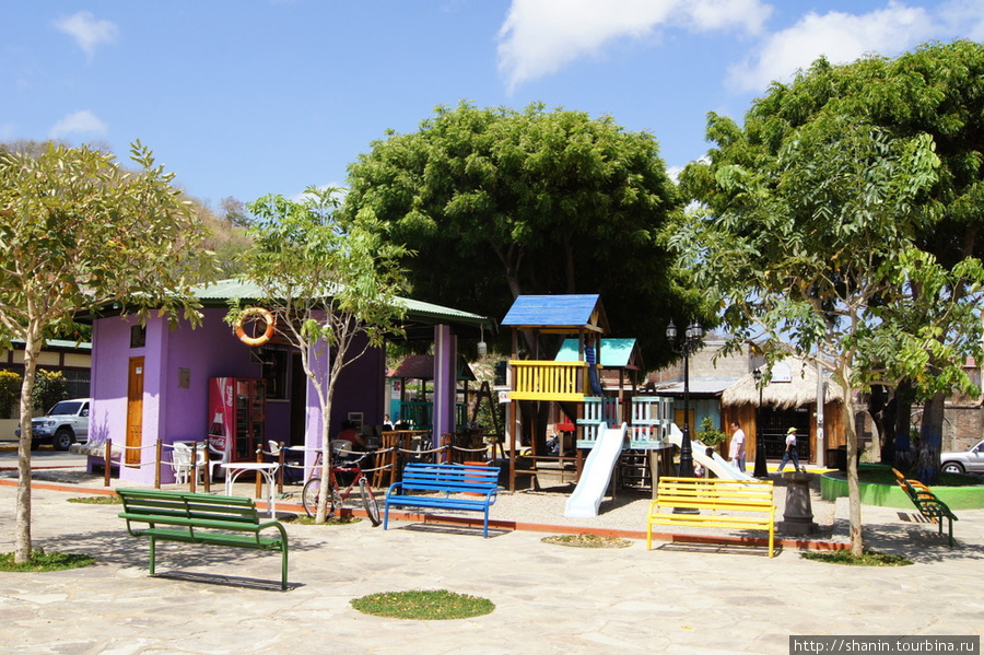 Детская площадка в Сан-Хуан-дель-Сур Сан-Хуан-дель-Сур, Никарагуа