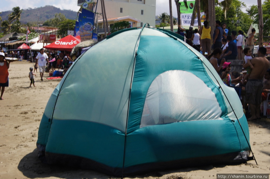 Палатка на пляже Сан-Хуан-дель-Сур, Никарагуа