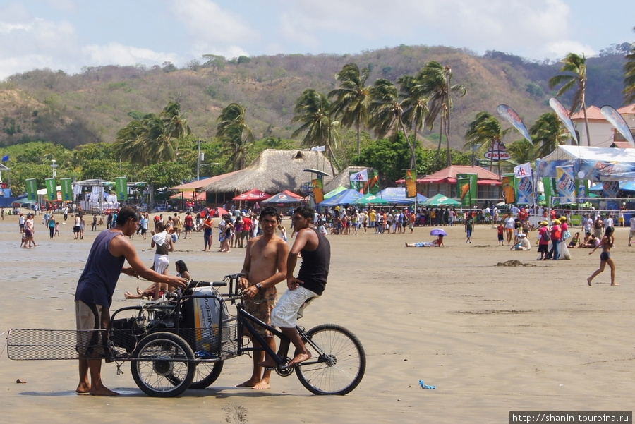 Очень популярный пляж Сан-Хуан-дель-Сур, Никарагуа