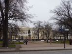 Центральная часть Площади  Искусств, сквер и памятник Пушкину.