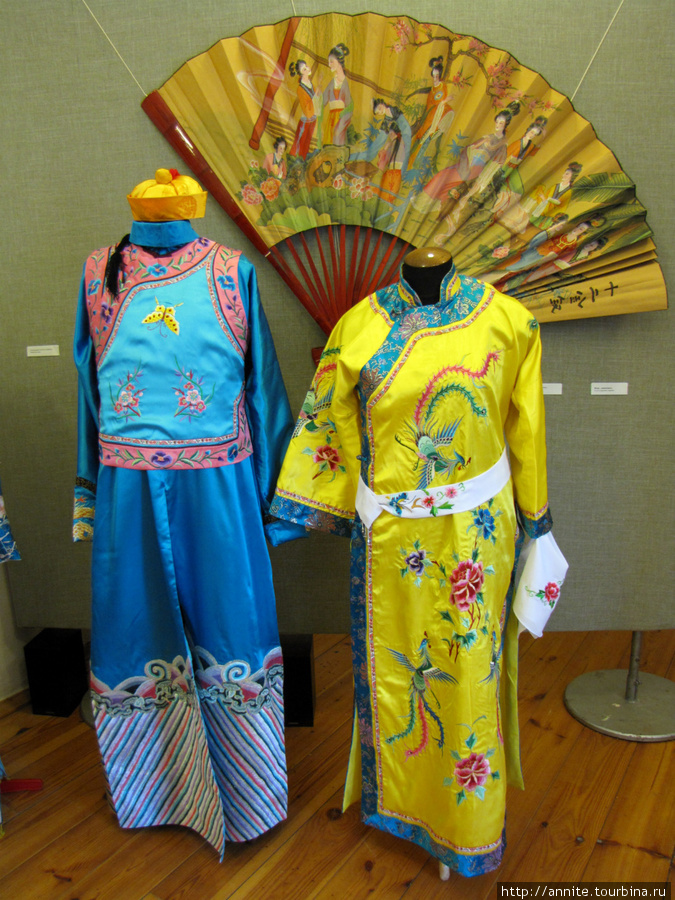 Китайские народные костюмы. Россия