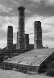 Руины храма Аполлона в Дельфах