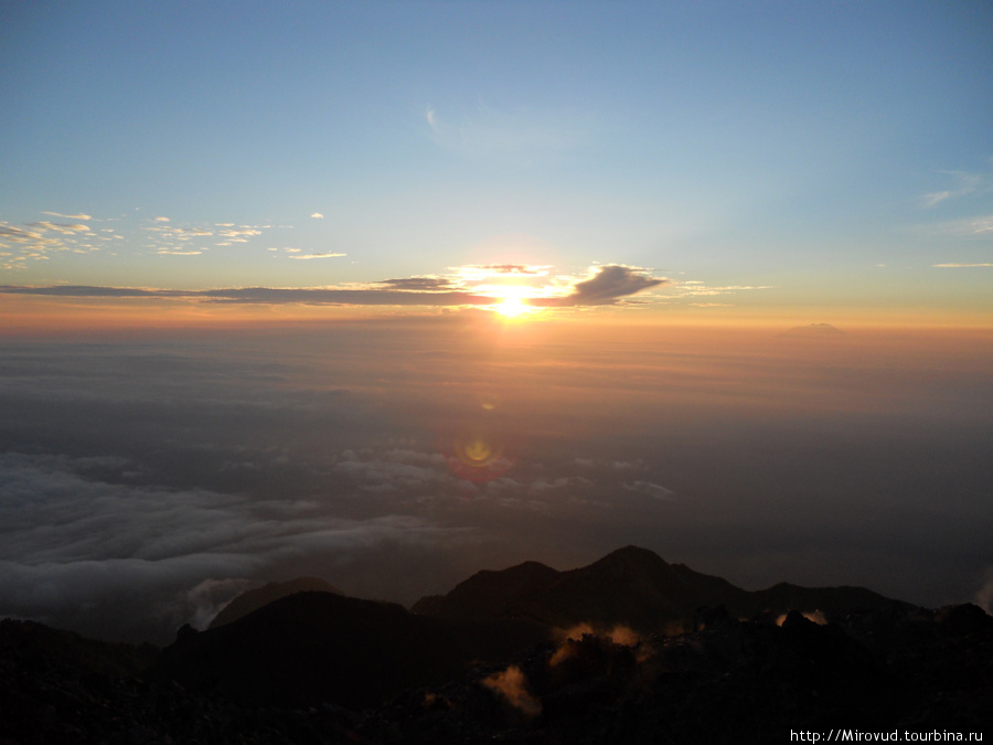 Рассвет на вулкане Мерапи