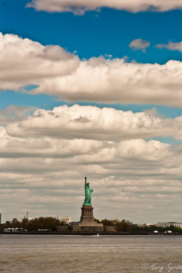 Открытие Америки: на пароме с облаками Нью-Йорк, CША