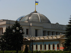 ВСУ примыкает к территории Мариинского дворца, который в настоящее время используется для проведения государственных приемов по случаю различных торжественных событий