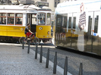 Кольцо 12-ого и 15-ого трамваев на площади Фигуэйро. По 15-ому маршруту до монастыря Жеронимуш и Беленской башни ходят вполне себе современные трамваи