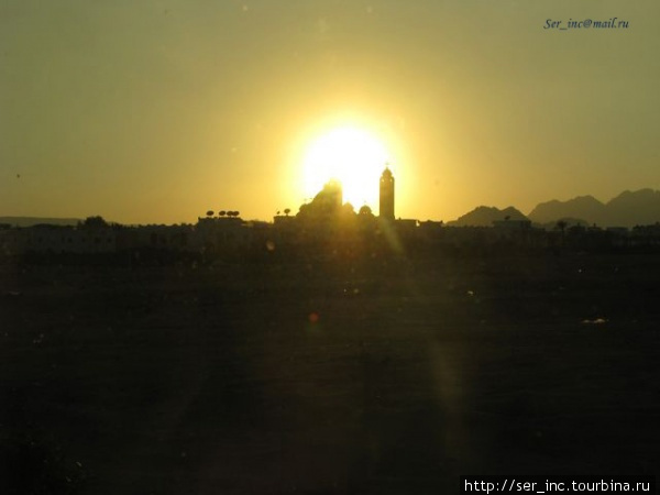 Закат над мечетью Шарм-Эль-Шейх, Египет