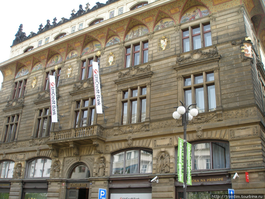 Одно из зданий в Старом городе. Прага, Чехия