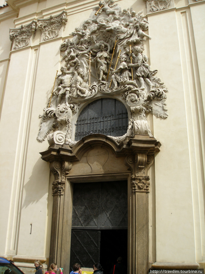 Вход в Храм Девы Марии или Тынский Храм Прага, Чехия