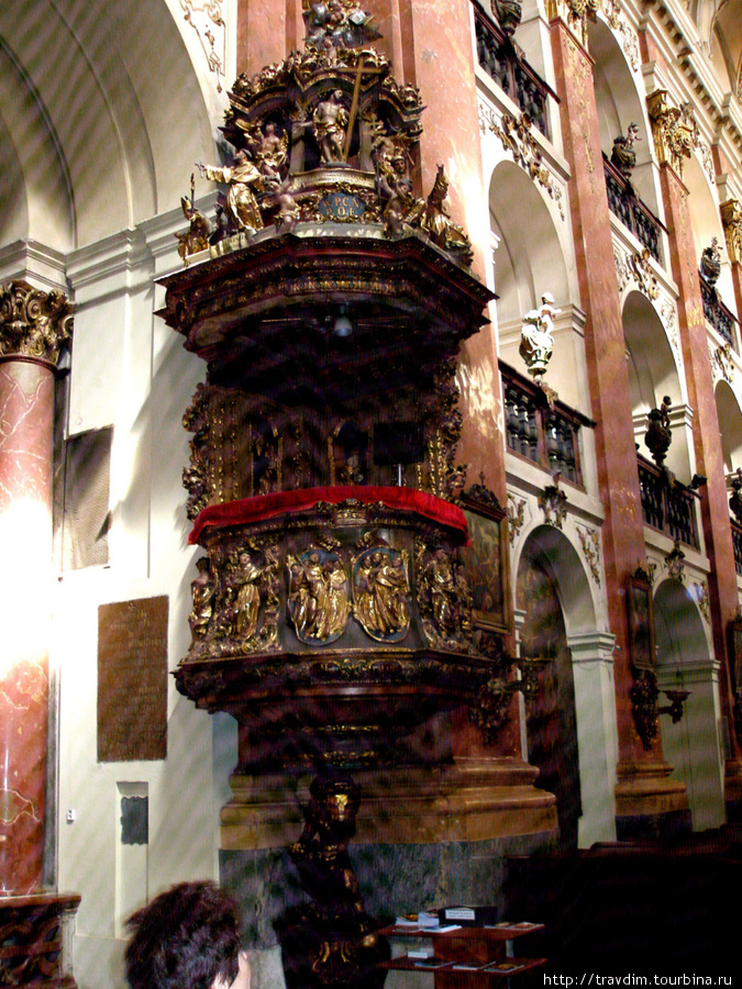 Внутри Храма Девы Марии. Прага, Чехия