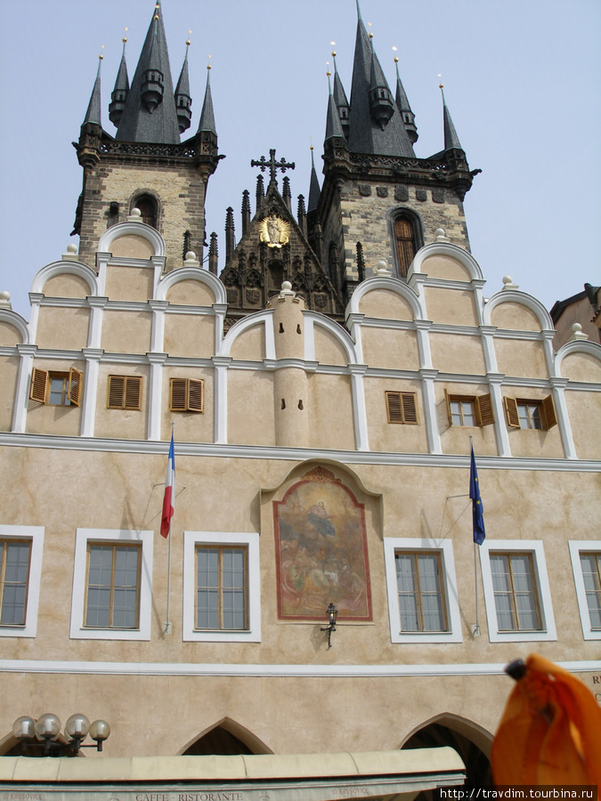 Вид  Храма Девы Марии со Староместской площади в Старом городе. Прага, Чехия