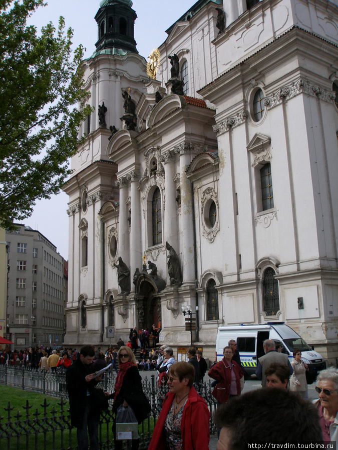 Храм Святого Микулаша или церковь Святого Николая на Староместской площади . Прага, Чехия