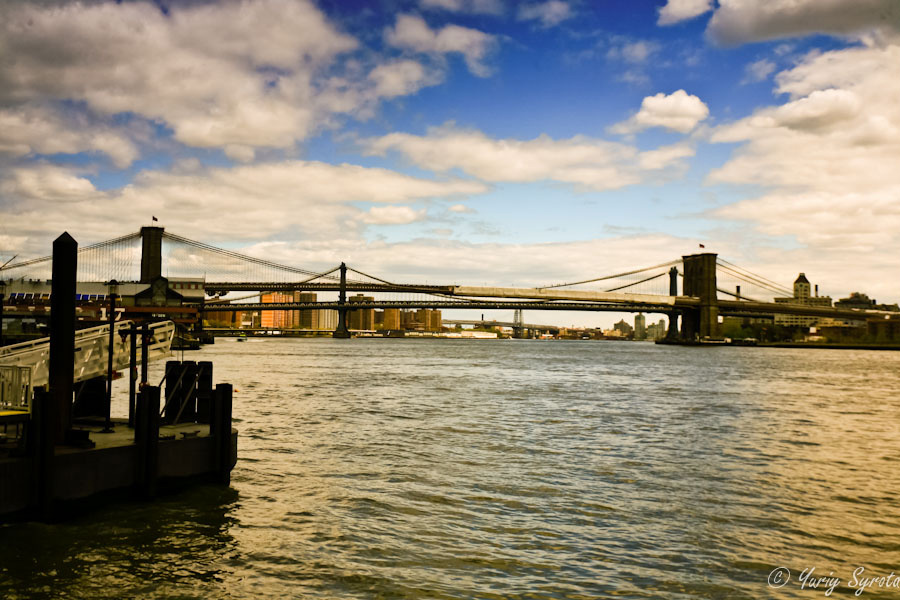 Вид на Бруклинский мост. Нью-Йорк, CША