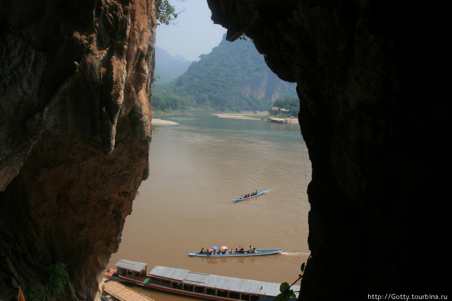 Лаос. Река Меконг. Пещеры Пак Оу Камбоджа