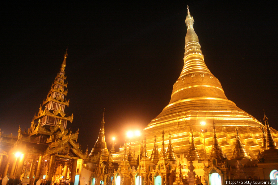 Бирма. Янгон. Пагода Шведагон. 60 тонн золота Камбоджа