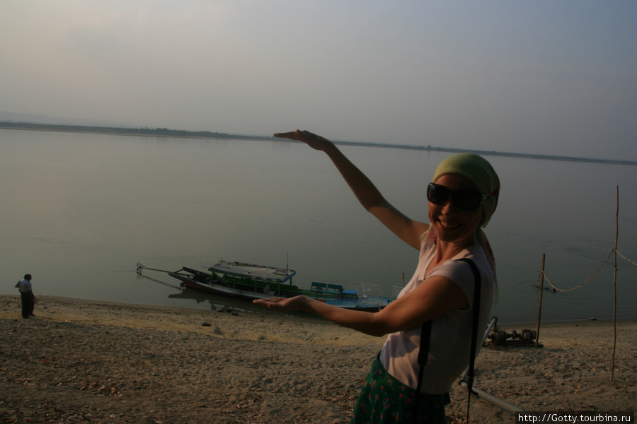 Бирма. Широка река Иравади Камбоджа
