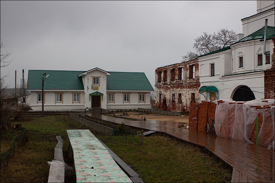 Однако сейчас он активно восстанавливается и многие постройки уже отстроены Ворсма, Россия