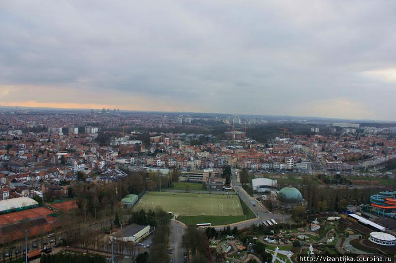 Вид на окрестности с верхней панорамной площадки. Брюссель, Бельгия