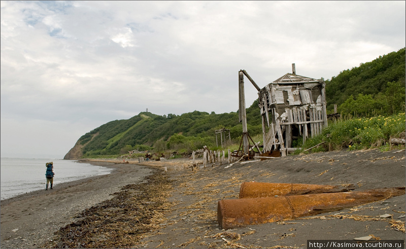 Остатки разрушенного завода. Камчатский край, Россия