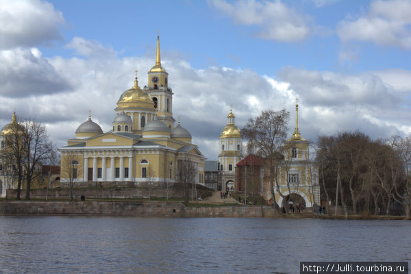 Нилова пустынь-мужской монастырь на берегу озера Селигер Светлица (Нило-Столбенская пустынь), Россия