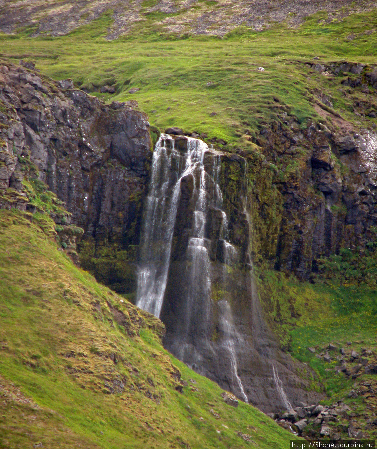 один из десятков водопадов Западная Исландия, Исландия