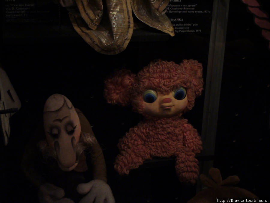 В музее кукол. Этот Чебурашка приехал из Санкт-Петербургского театра кукол, 1971 год. Москва, Россия