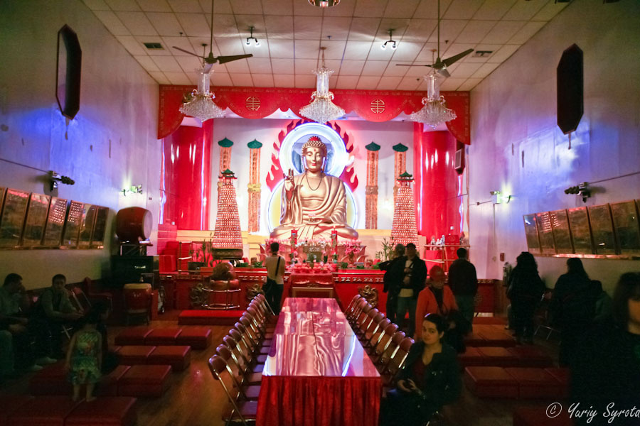 Mahayana Buddhist temple (буддистский храм внутри) Нью-Йорк, CША