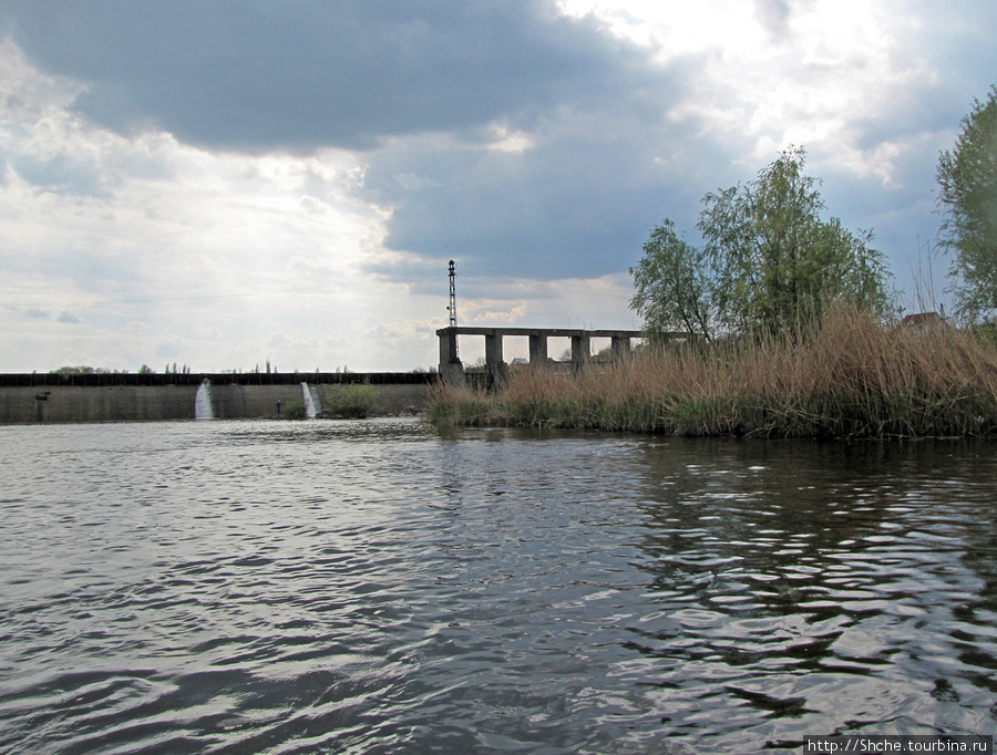 Южный Буг, водный поход, день 2. Дамба и мосты Первомайска. Первомайск, Украина