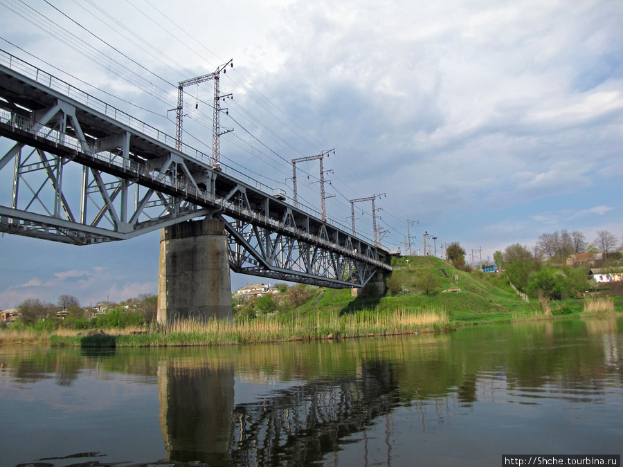 Железнодорожный и, одновременно, пешеходный мост. Первомайск, Украина