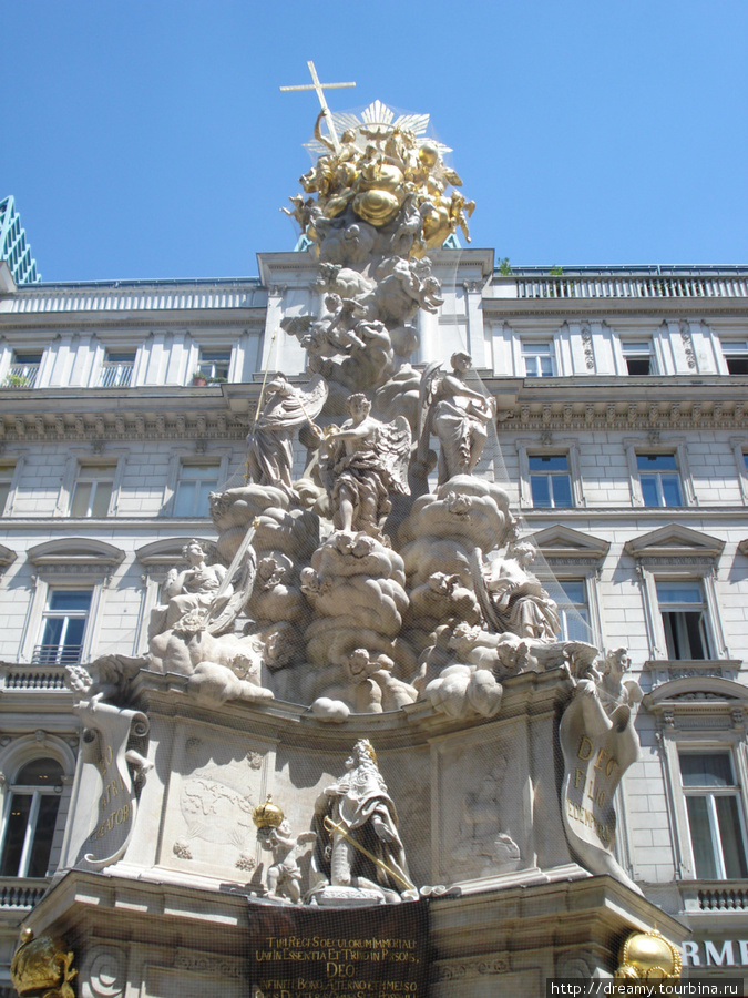 Чумной столб,где Леопольд Первый дал обет по защите  от  чумы... Вена, Австрия