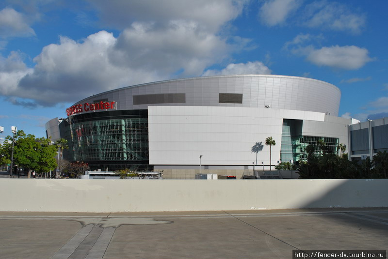 Staples Center - главная спортивная арена Калифорнии Лос-Анжелес, CША